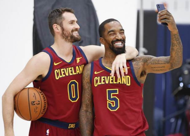 爱游戏体育官网-乐福伤愈归队，骑士迎来新的机会(乐福砍17分领4人上双 骑士击败黄蜂终结)  第1张